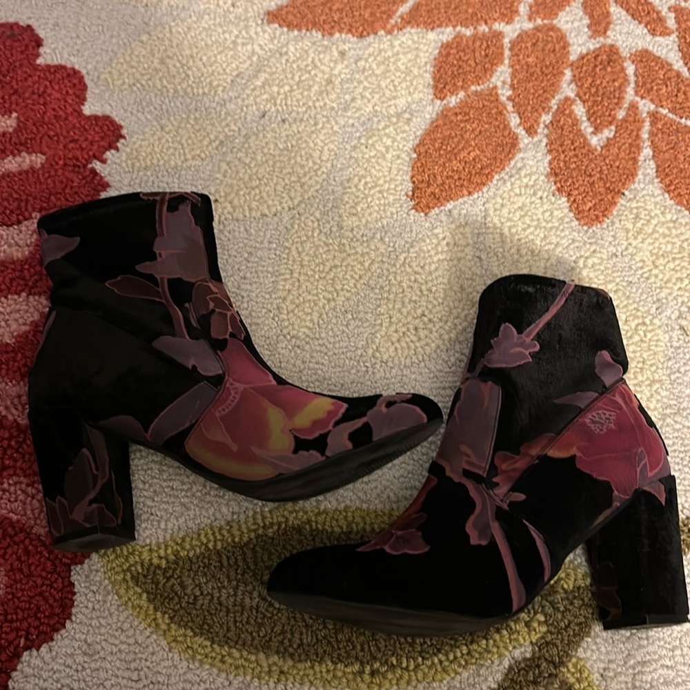 Steve Madden Emison floral print bootie - Picture 1 of 3